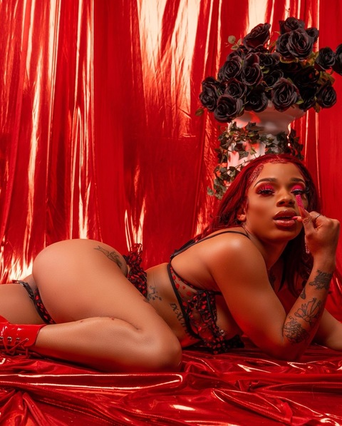 OnlyFans Header Bild lulmamanai