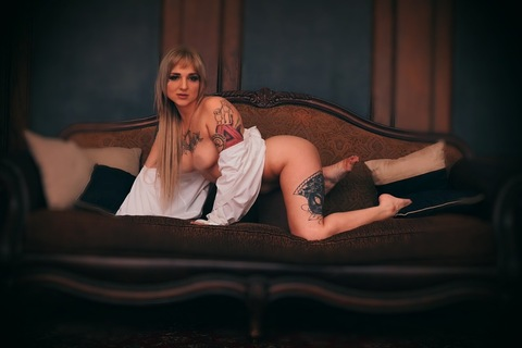 OnlyFans हेडर चित्र mariahthebrat