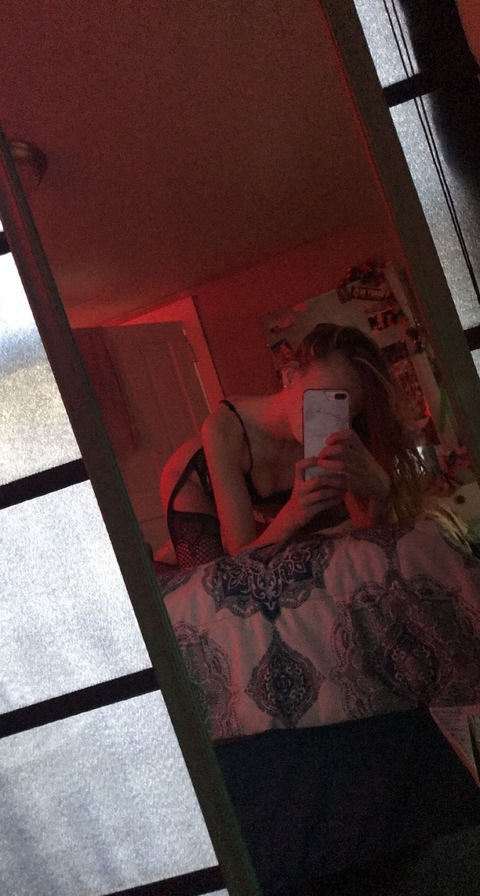 OnlyFans header picture marieeee.bbygirl