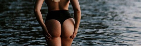 오직 팬들만 볼 수 있는 marinaxrosanne의 헤더 사진