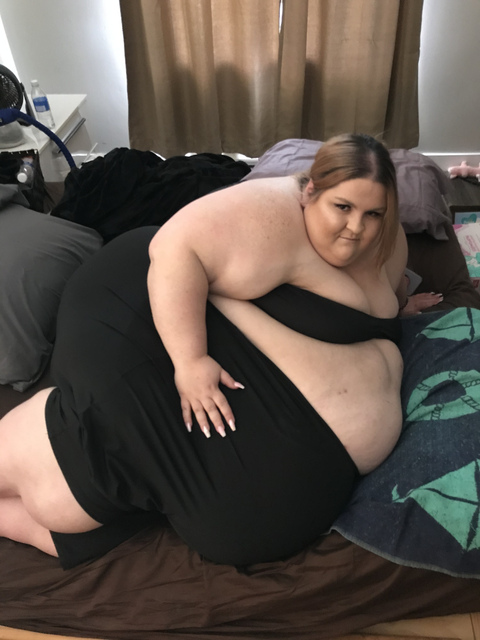 오직 팬들만 볼 수 있는 massivelysweet의 헤더 사진