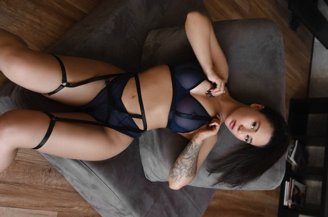 Gambar header OnlyFans mira_wair