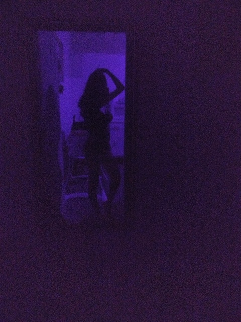 오직 팬들만 볼 수 있는 mirela의 헤더 사진