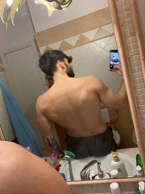 Снимка на заглавието на OnlyFans mirkodigiuliofficial