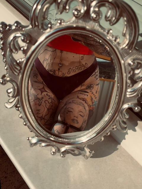 Картинка шапки OnlyFans misaauxt