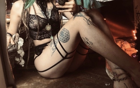 OnlyFans header picture moglistrash