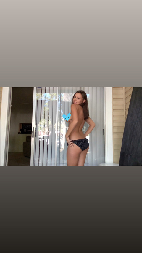 Image d'en-tête OnlyFans mollymaeve