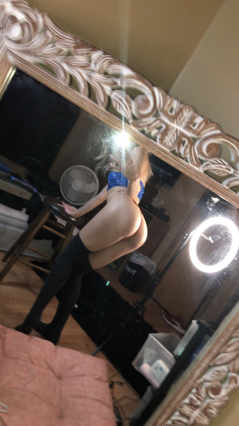 Image d'en-tête OnlyFans mollyohhhneil