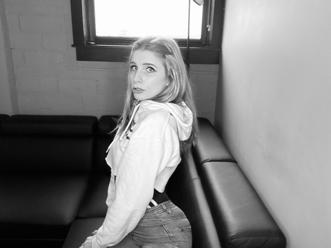 Картинка шапки OnlyFans mondayaddams