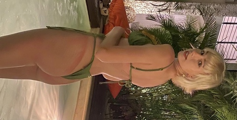 Снимка на заглавието на OnlyFans moregano