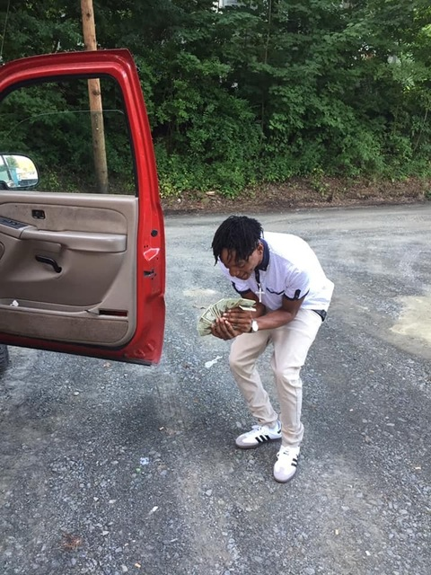 OnlyFans हेडर चित्र mozzi