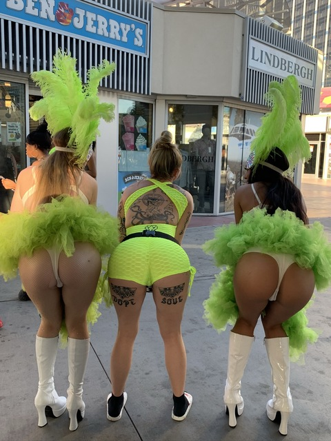 OnlyFans हेडर चित्र mzqueen407