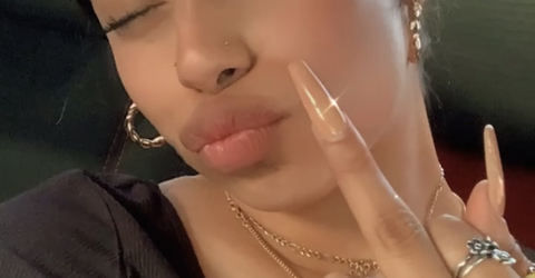 Снимка на заглавието на OnlyFans neeelyyyyy