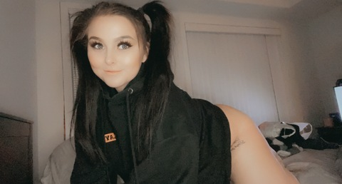 오직 팬들만 볼 수 있는 nikkiu의 헤더 사진