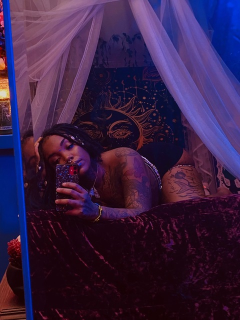 오직 팬들만 볼 수 있는 nolathegoddess의 헤더 사진