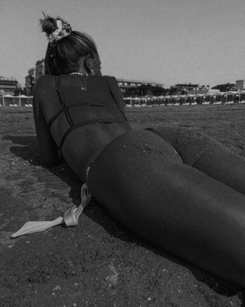 오직 팬들만 볼 수 있는 officialrosa의 헤더 사진