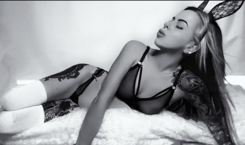 OnlyFans Header Bild oneandonlysarahmareefree