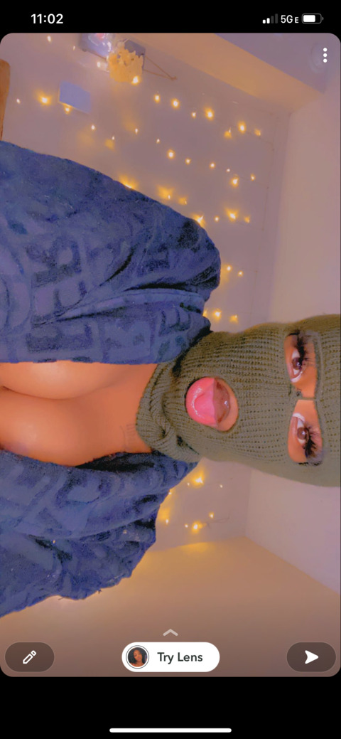 오직 팬들만 볼 수 있는 onlyadored의 헤더 사진