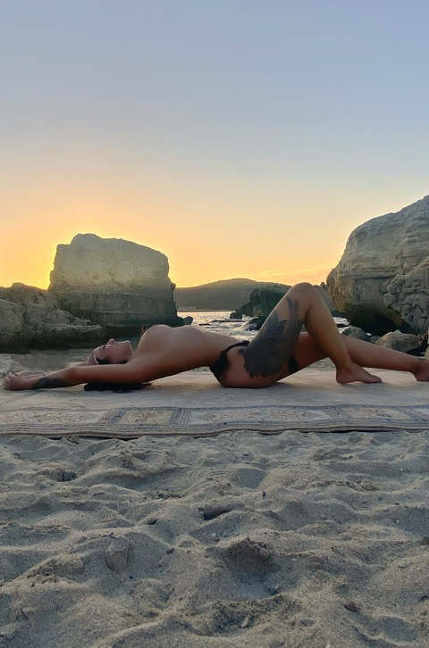 Imagen de encabezado de OnlyFans de onlyvoyeuse.ink