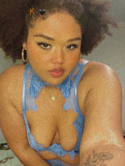 OnlyFansのヘッダー画像 oxkaylovexo