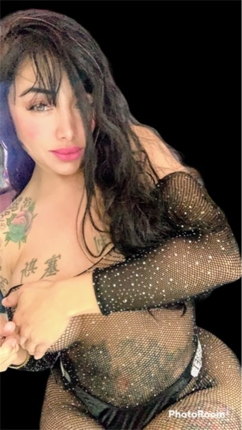 Картинка шапки OnlyFans paolavanesa