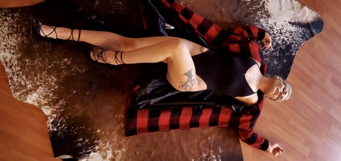 Картинка шапки OnlyFans poppet