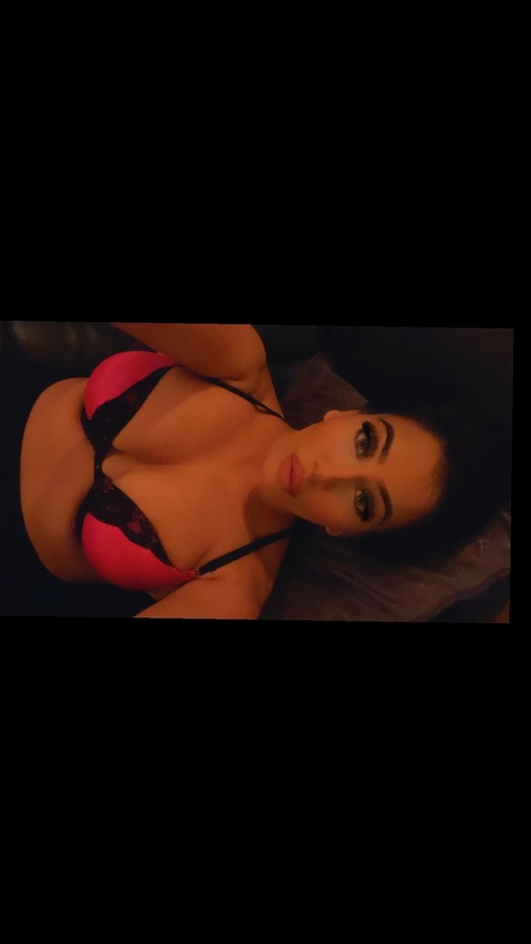 Снимка на заглавието на OnlyFans queeenbeexxx