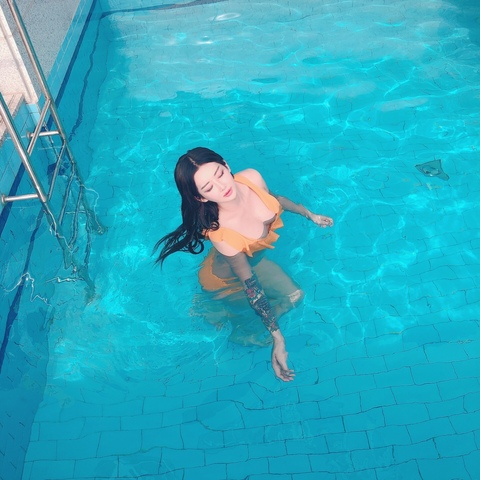 OnlyFans Header Bild queensiyeon