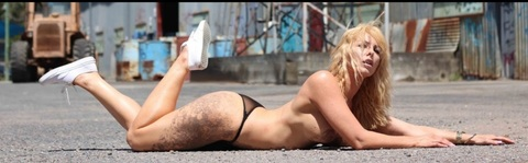 오직 팬들만 볼 수 있는 rebeccamaymueller의 헤더 사진