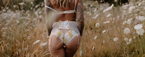 오직 팬들만 볼 수 있는 reesuhh의 헤더 사진