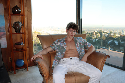 오직 팬들만 볼 수 있는 renogold의 헤더 사진