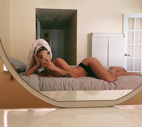 오직 팬들만 볼 수 있는 sashaferro의 헤더 사진