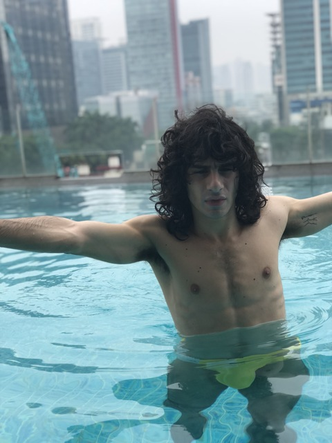 Imagen de encabezado de OnlyFans de self-exciting