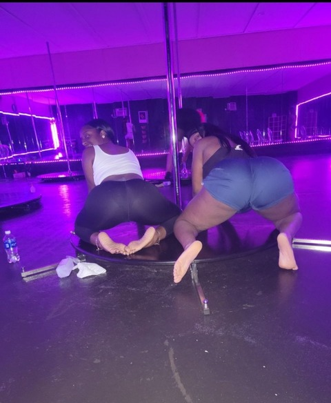 Картинка шапки OnlyFans sinfulstepsisterss