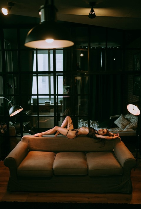 OnlyFansのヘッダー画像 sinnyfuneral