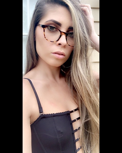 OnlyFansのヘッダー画像 sizockwell