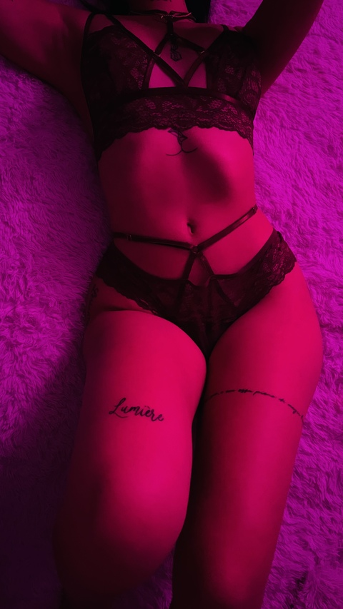 오직 팬들만 볼 수 있는 soyvalka의 헤더 사진