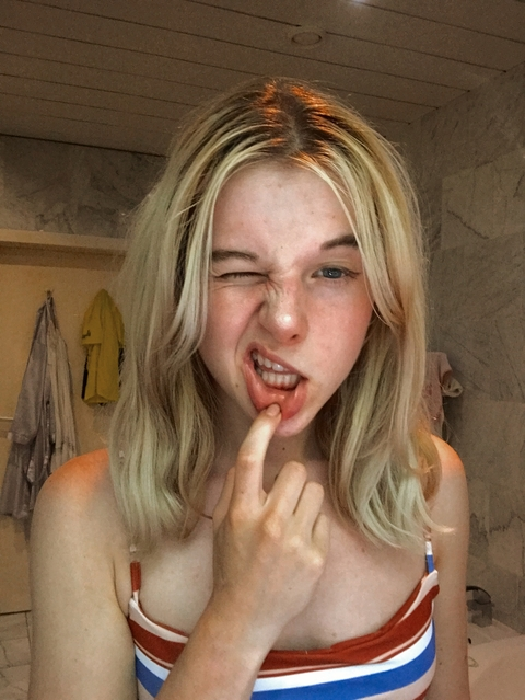 Картинка шапки OnlyFans stefanieelisabeth