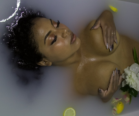 Снимка на заглавието на OnlyFans stephanyzc07