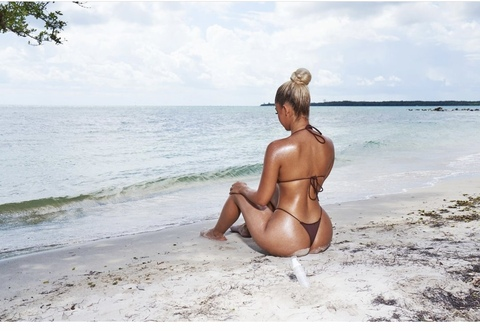 OnlyFansのヘッダー画像 stunnnabby