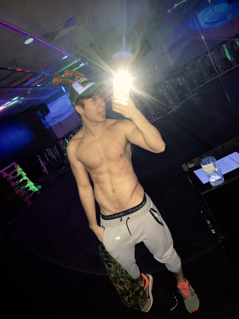 Gambar header OnlyFans szabyest