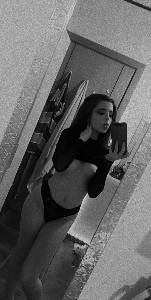 오직 팬들만 볼 수 있는 tatianainescosta의 헤더 사진