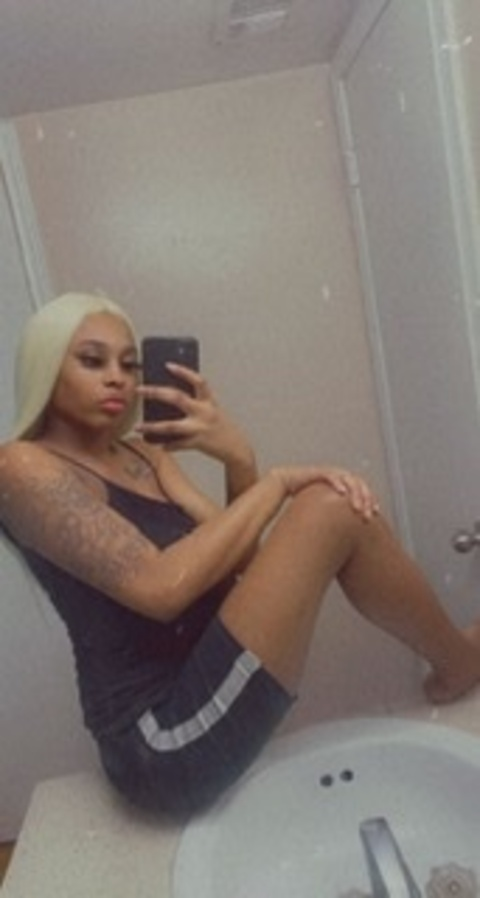 오직 팬들만 볼 수 있는 tharealnenebalenciaga의 헤더 사진