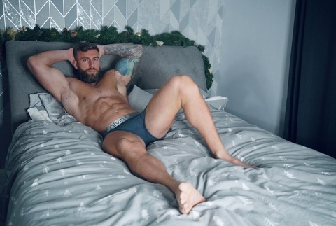 OnlyFansのヘッダー画像 theblondeadonis69