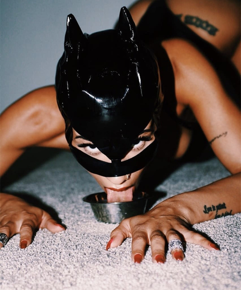 오직 팬들만 볼 수 있는 tiahlarosa의 헤더 사진