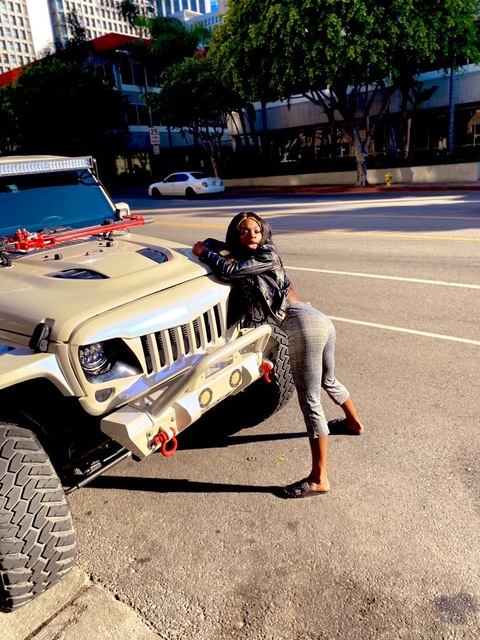 오직 팬들만 볼 수 있는 tikotv의 헤더 사진