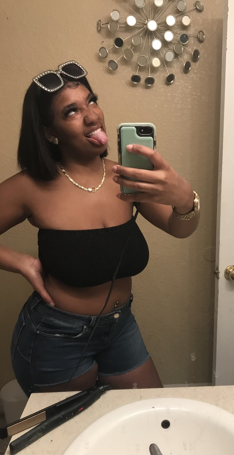 오직 팬들만 볼 수 있는 timeswithshaunti의 헤더 사진