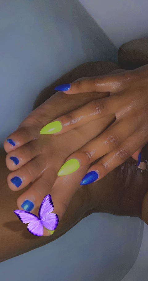 Image d'en-tête OnlyFans tinybowleggs