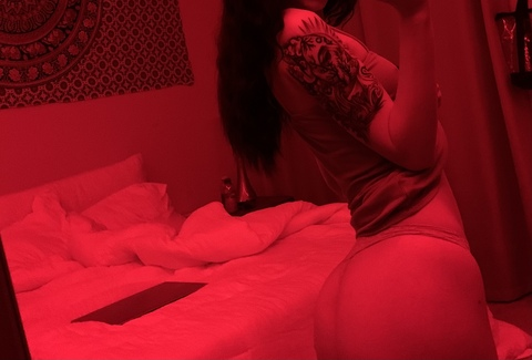 Снимка на заглавието на OnlyFans tinyyyyyk