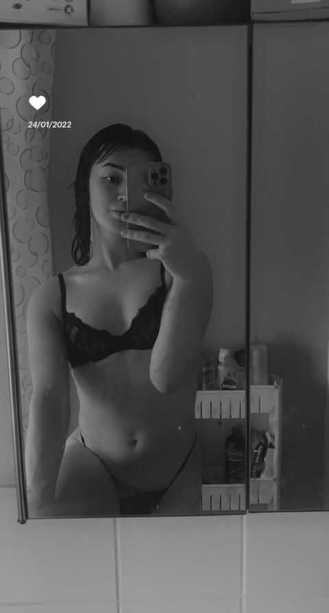 OnlyFansのヘッダー画像 trixdupe